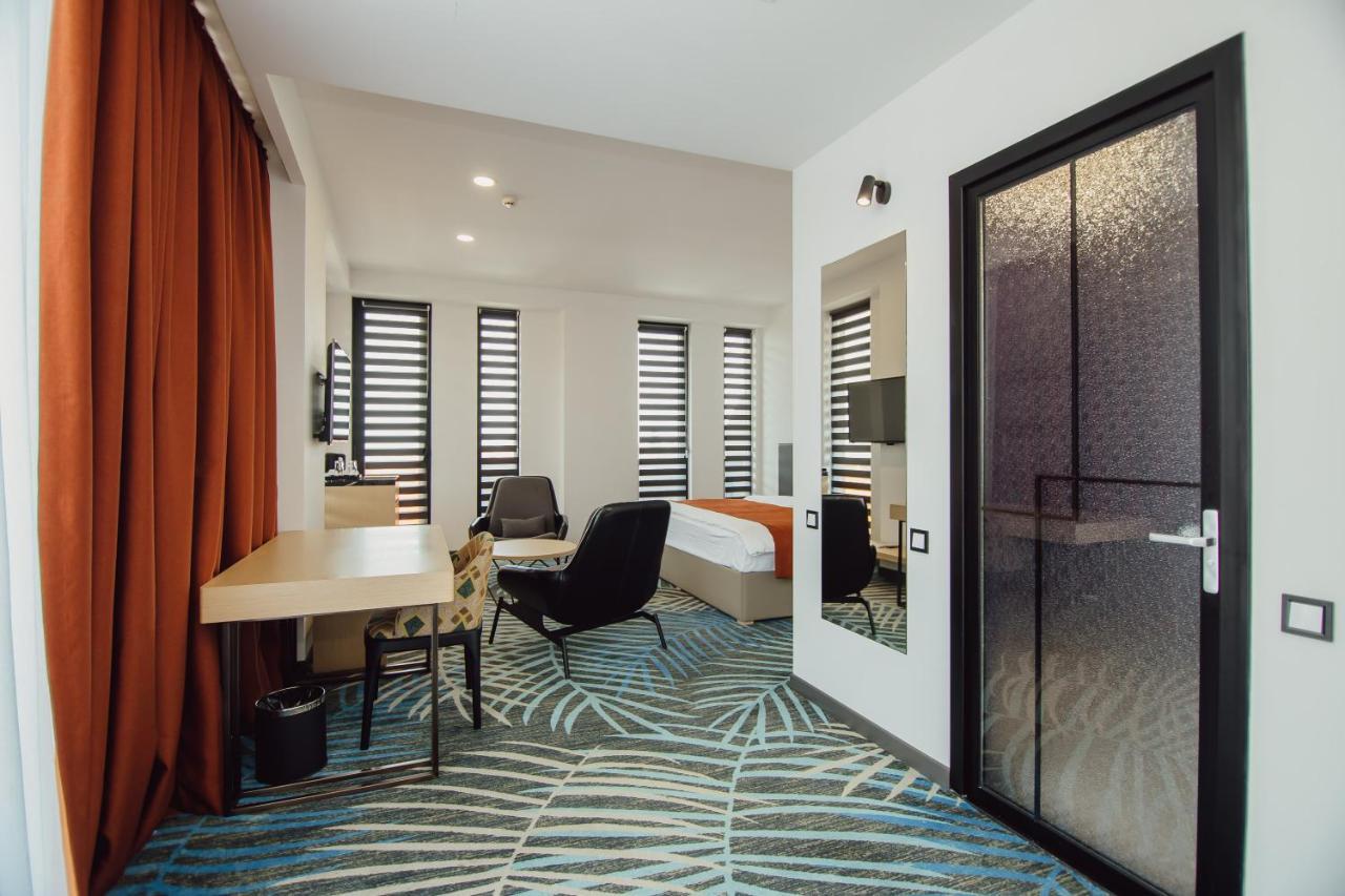 Graphic Hotel Batumi Zewnętrze zdjęcie