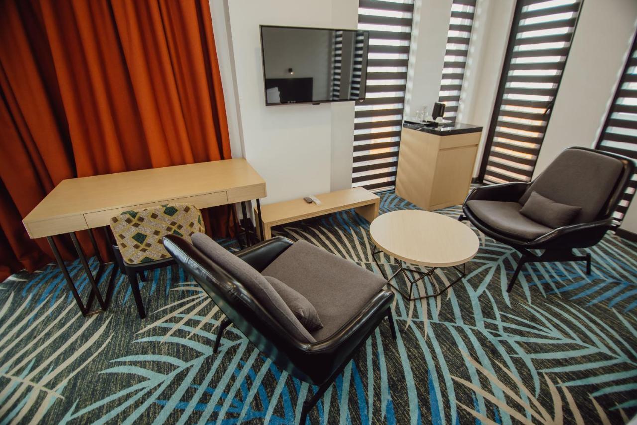 Graphic Hotel Batumi Zewnętrze zdjęcie