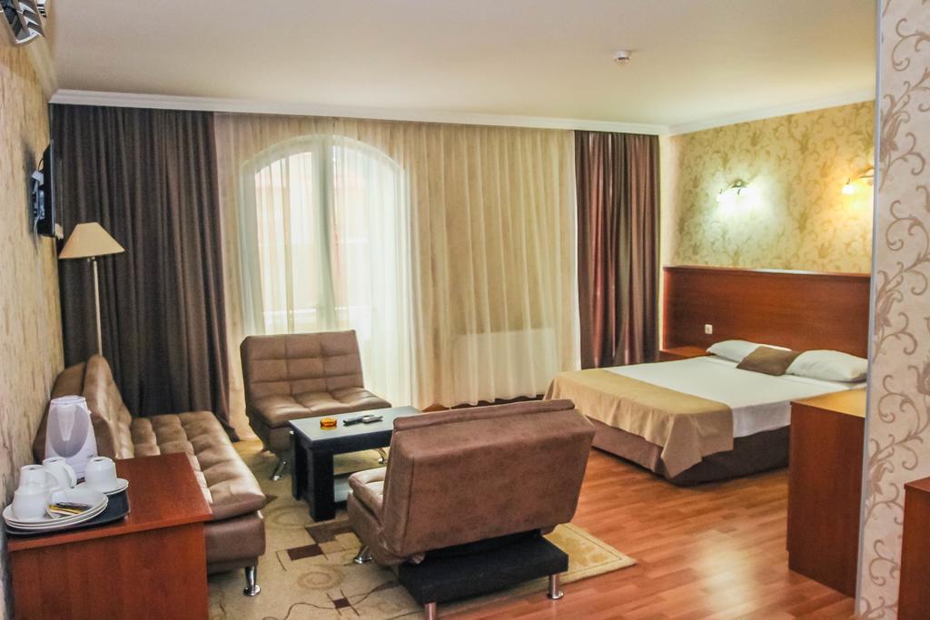 Graphic Hotel Batumi Zewnętrze zdjęcie